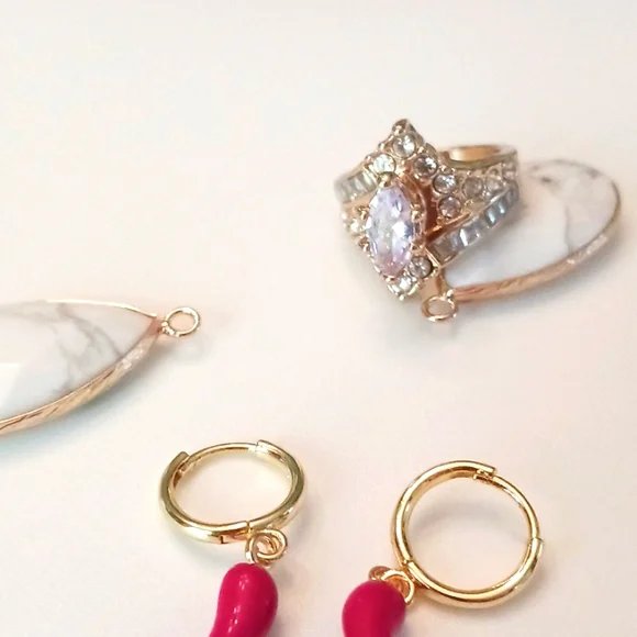 Jewelry bundle - Picture 2 of 3